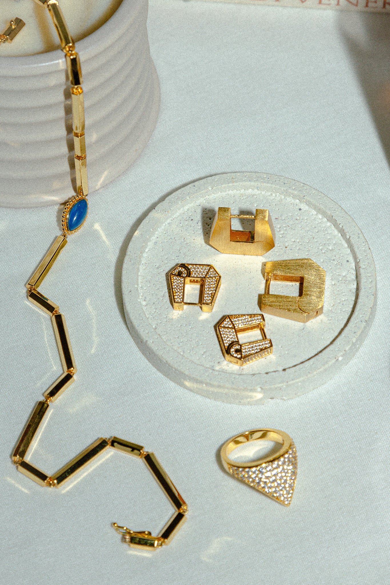 Amina Hex Matte Hoops أقراط أمينة سداسية غير لامعة