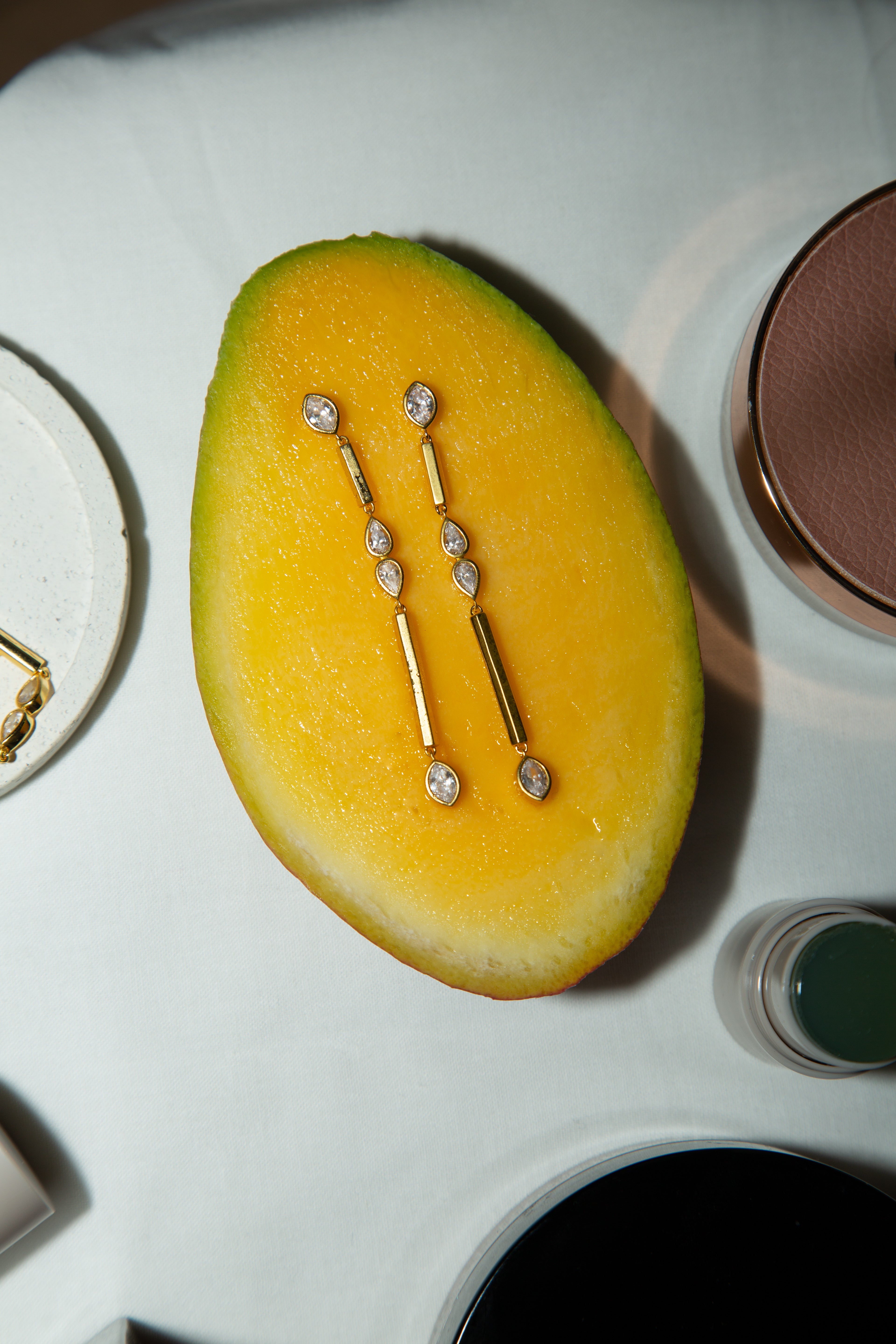 Lia Hex Drop Earrings Medium أقراط ليا سداسية متدلية – متوسطة الحجم