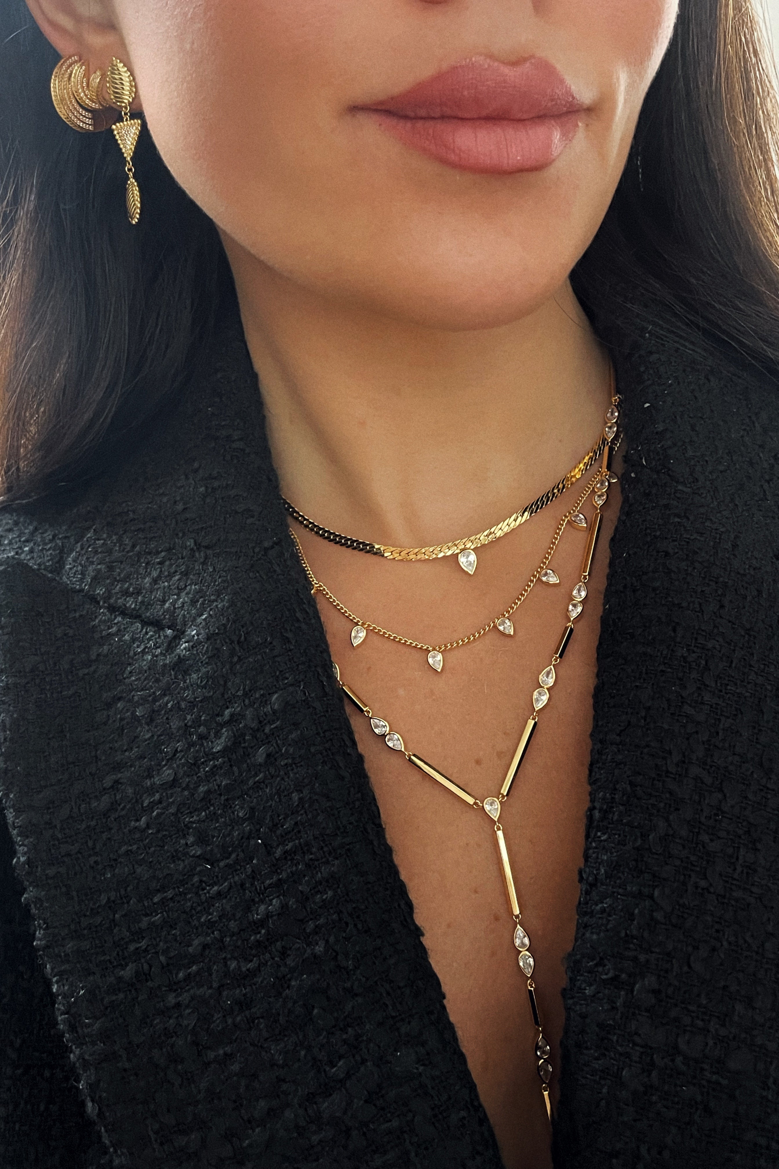 Hex Dangle Drop Necklace عقد هيكس سداسي الشكل