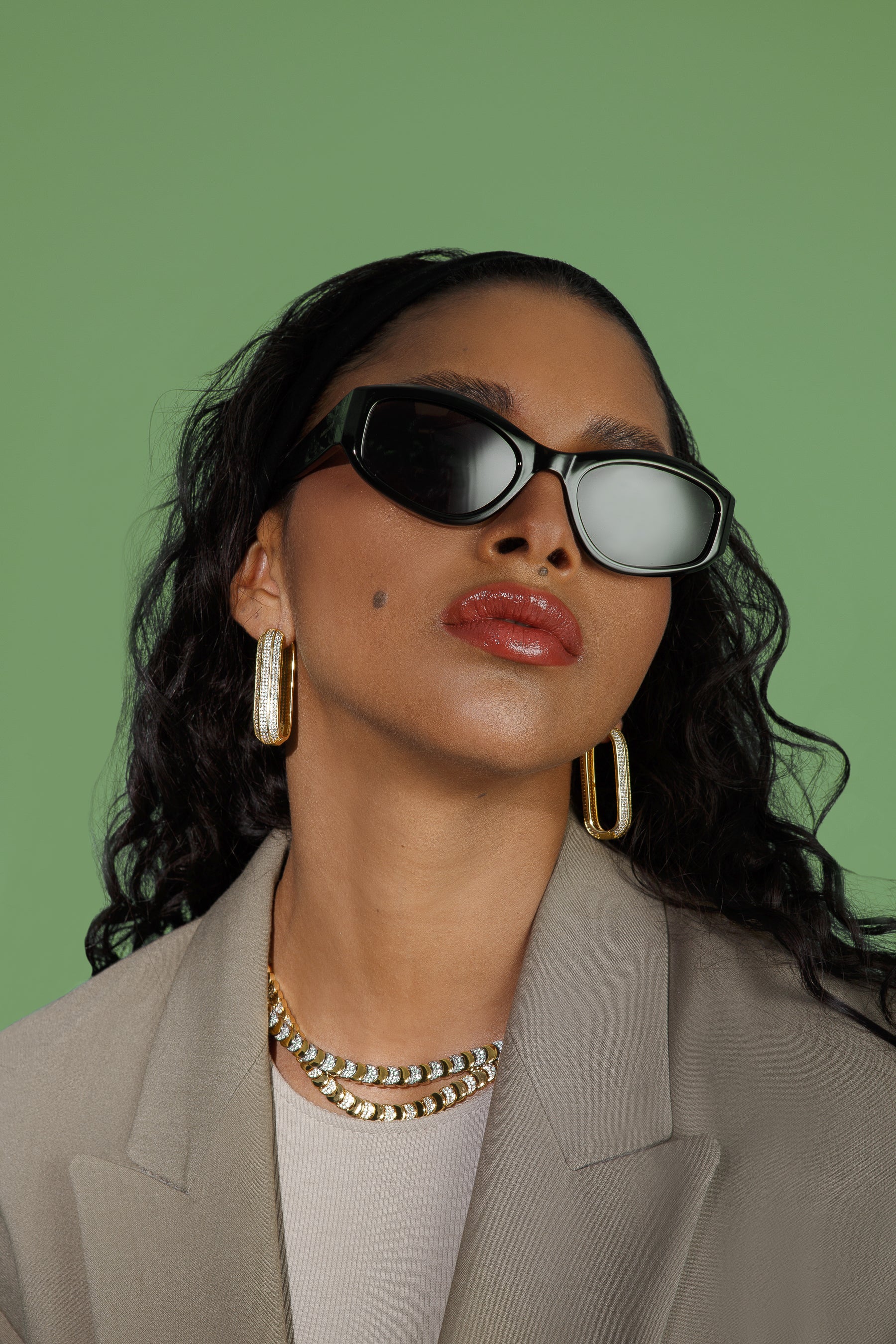Azimuth Oval Hoops Gold حلق ازيموث البيضاوي ذهبي