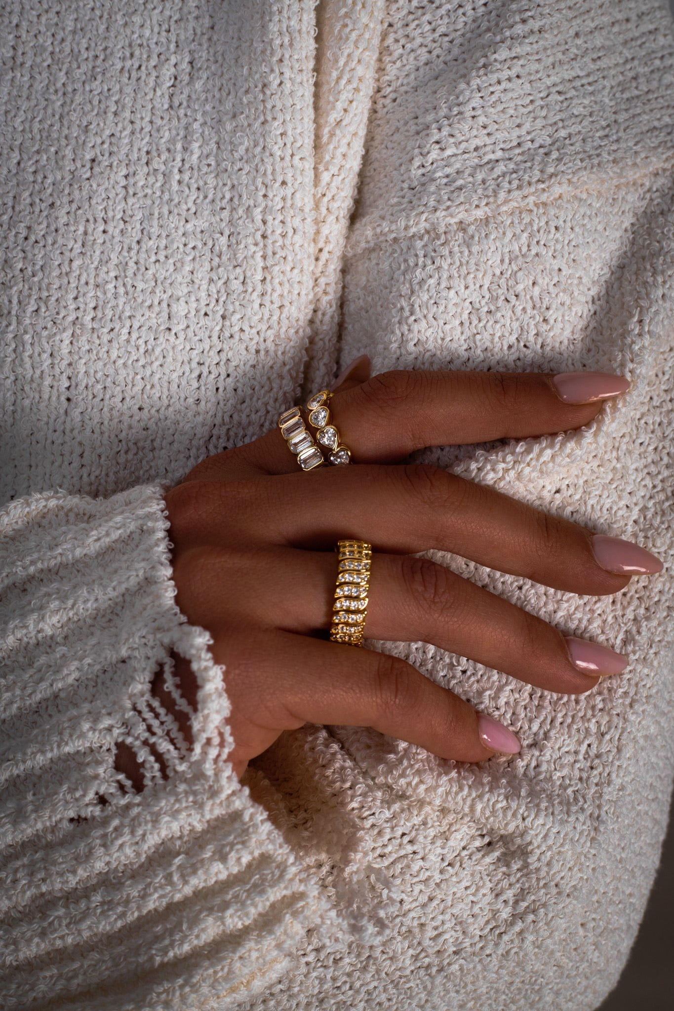 Gold Framed Baguette Ring خاتم مؤطر بالذهب مزين بحجر باغيت.