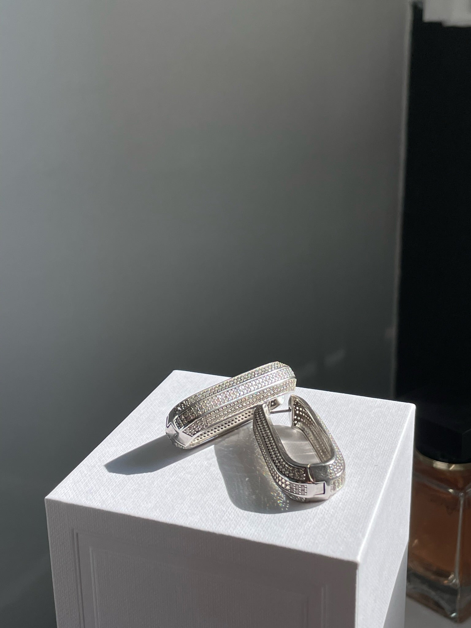 Azimuth Oval Hoops Silver حلق أزيموث البيضاوي فضي