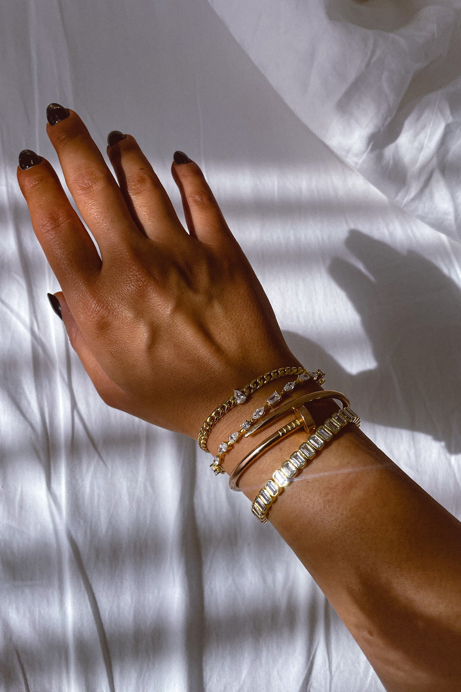 Nala Teardrop Cuban Chain Bracelet سوار نالا بشكل دمعه