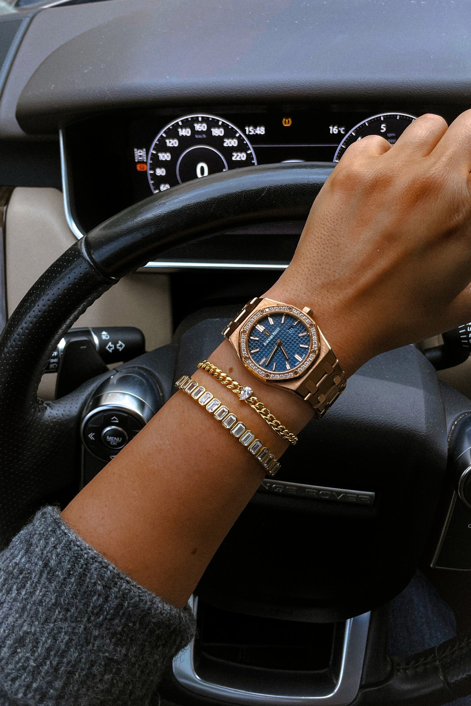 Nala Teardrop Cuban Chain Bracelet سوار نالا بشكل دمعه