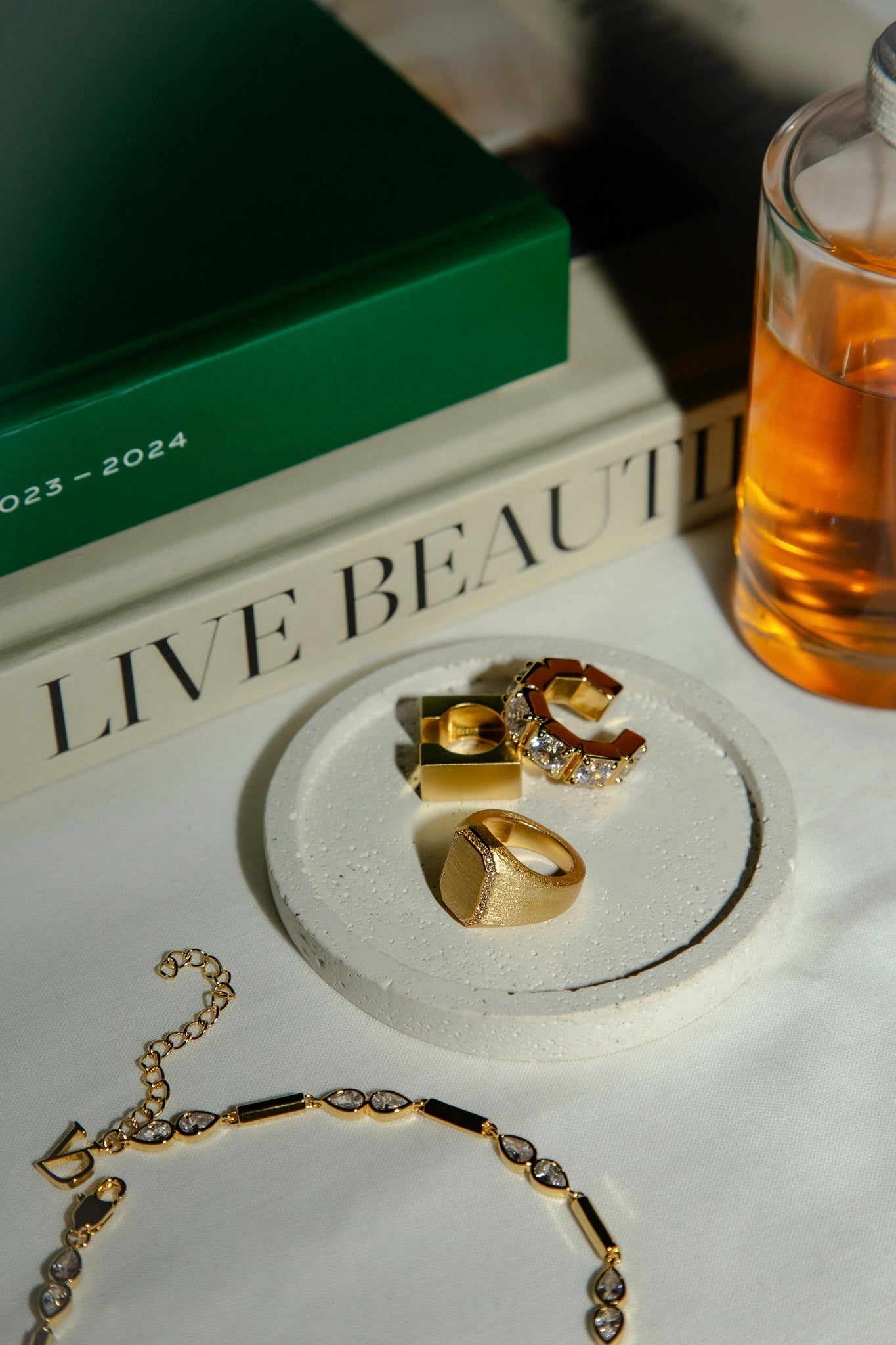 Chunky Gold Ear Cuff سوار أذن ذهبي سميك