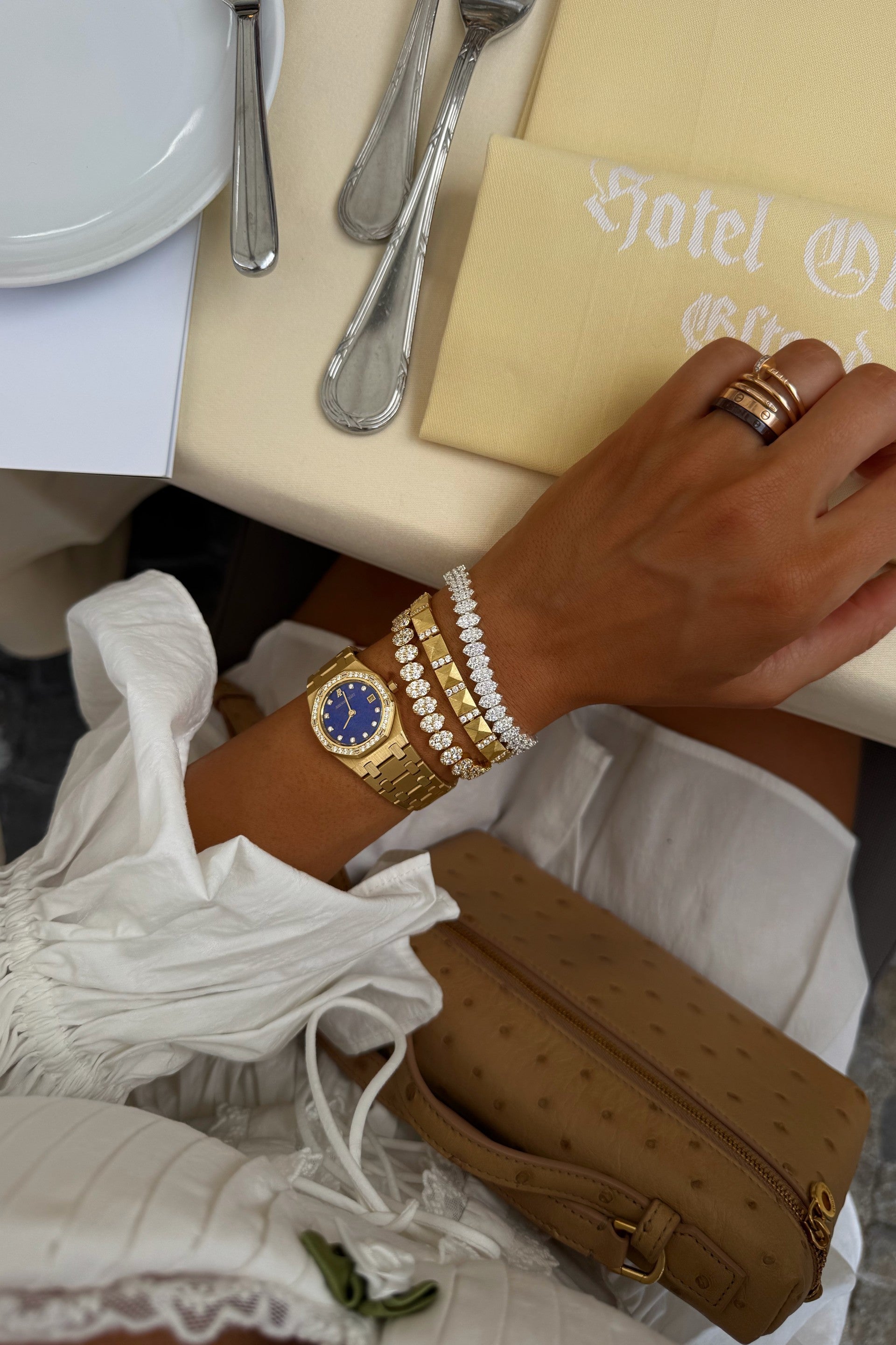 Cheeky Oval Bracelet