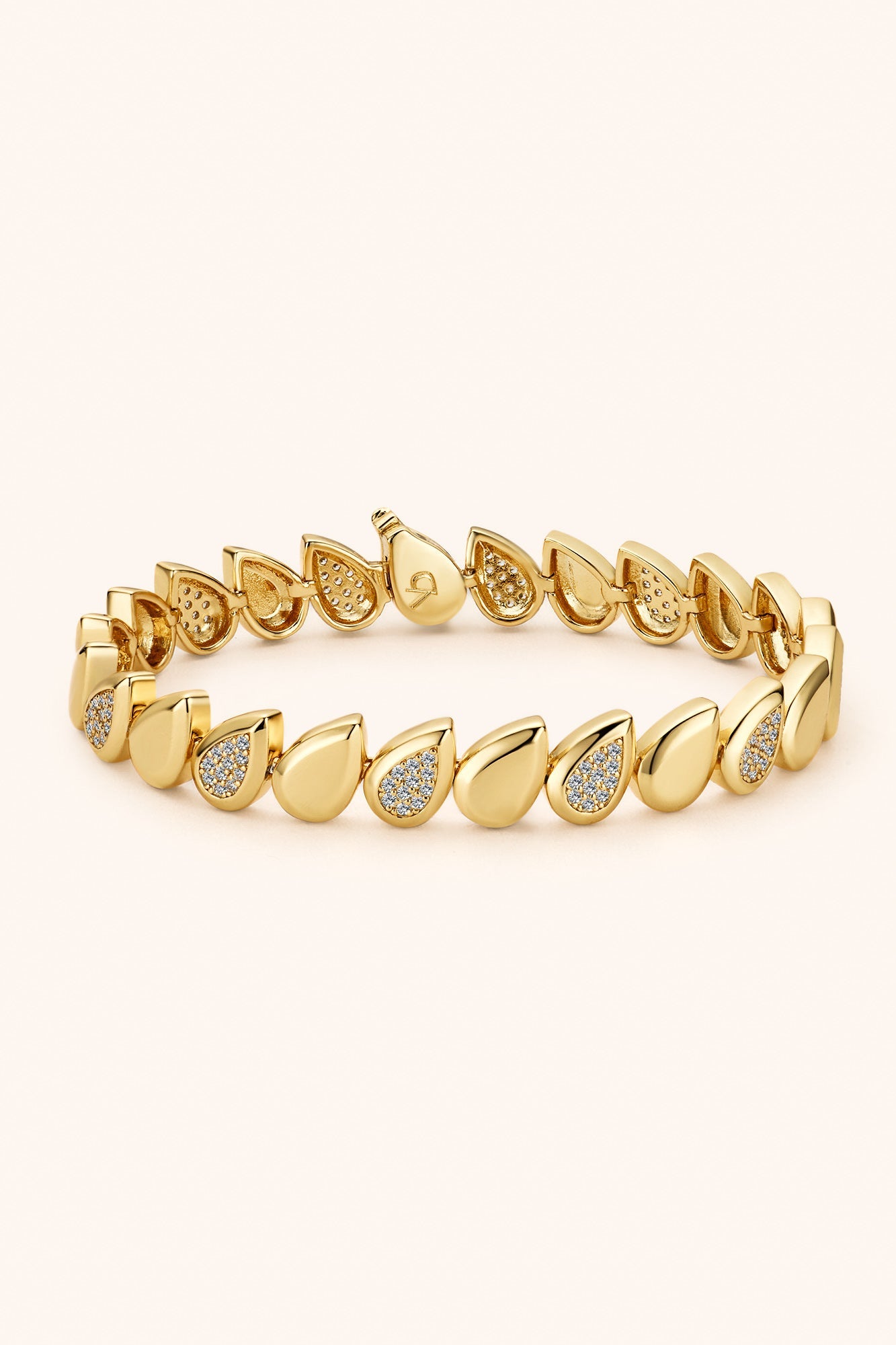 Mara Teardrop Bracelet سوار مارا على شكل دمعة