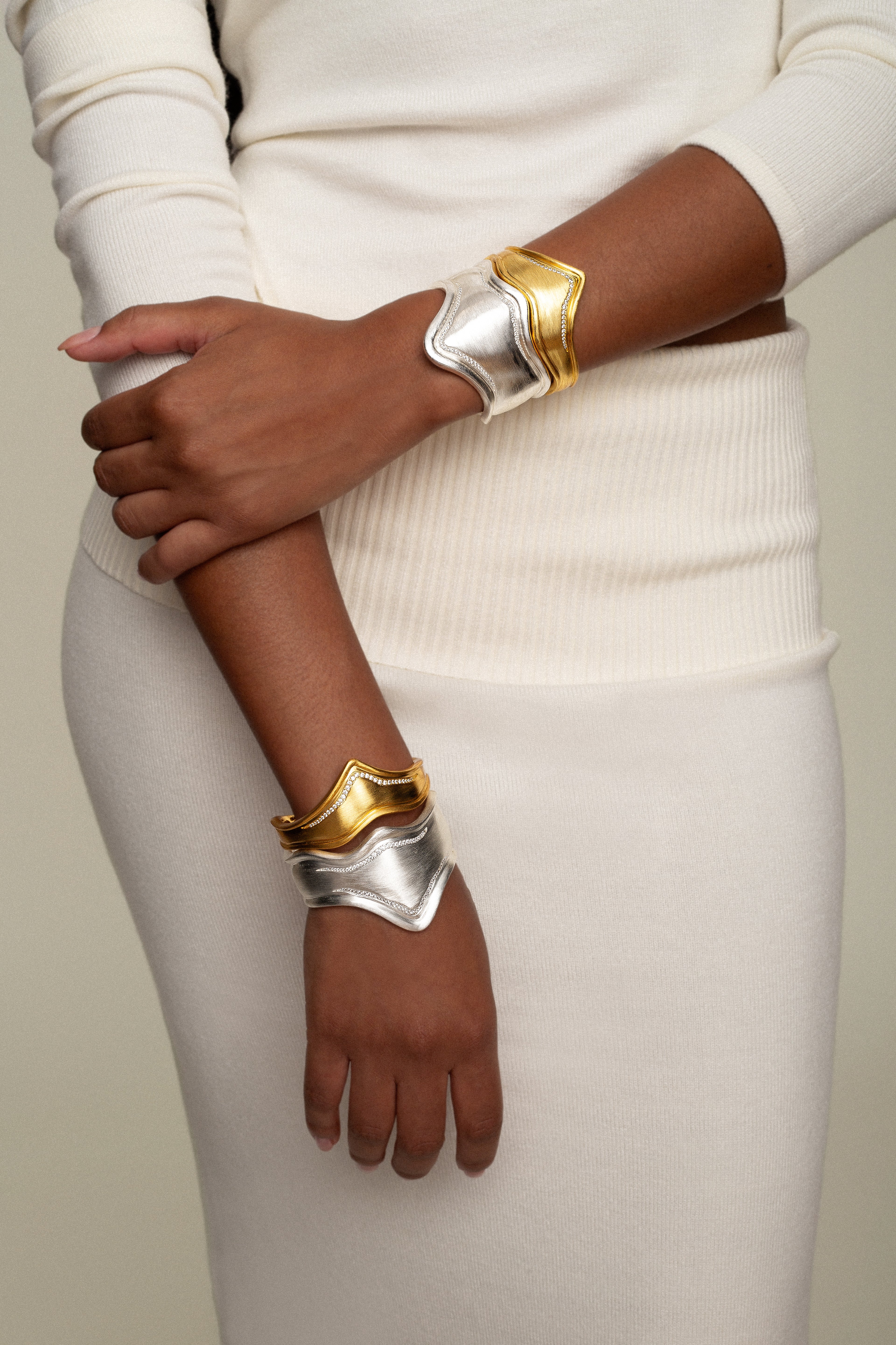Dune Midnight Hand Cuff  سوار يد ديون ميدنايت