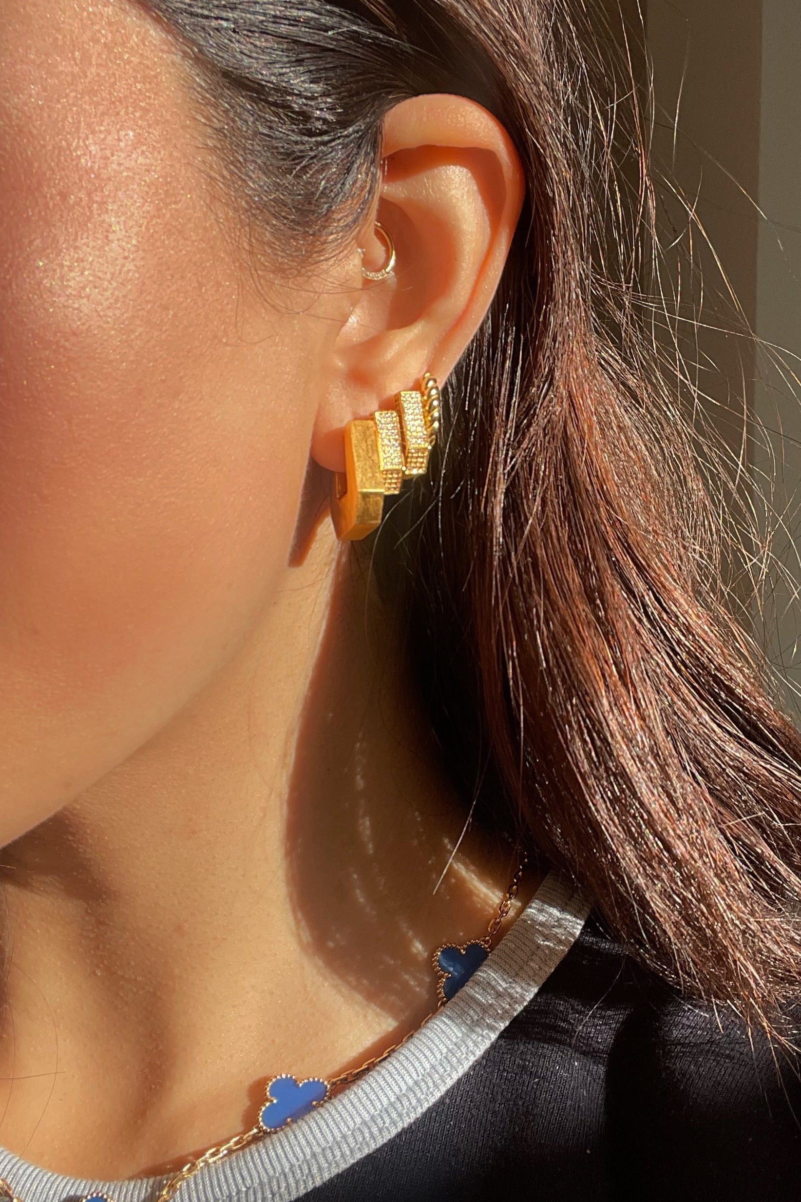 Amina Hex Paved Hoops أقراط حلقية سداسية مرصعة أمينه