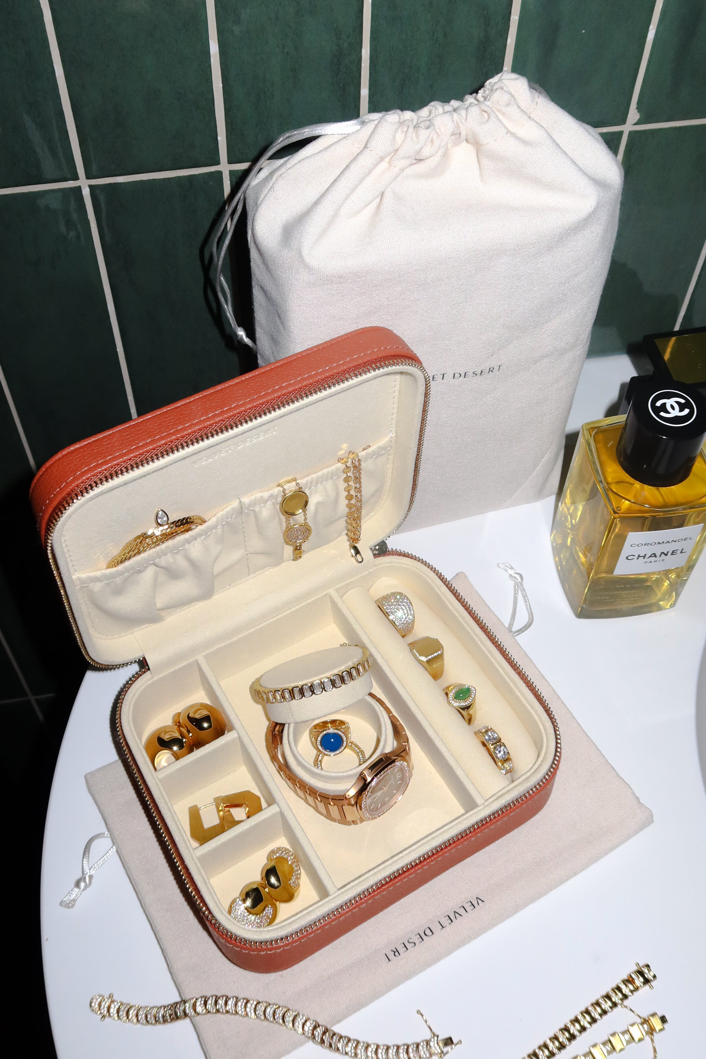  Jewelry Case - Small علبة مجوهرات - صغيرة