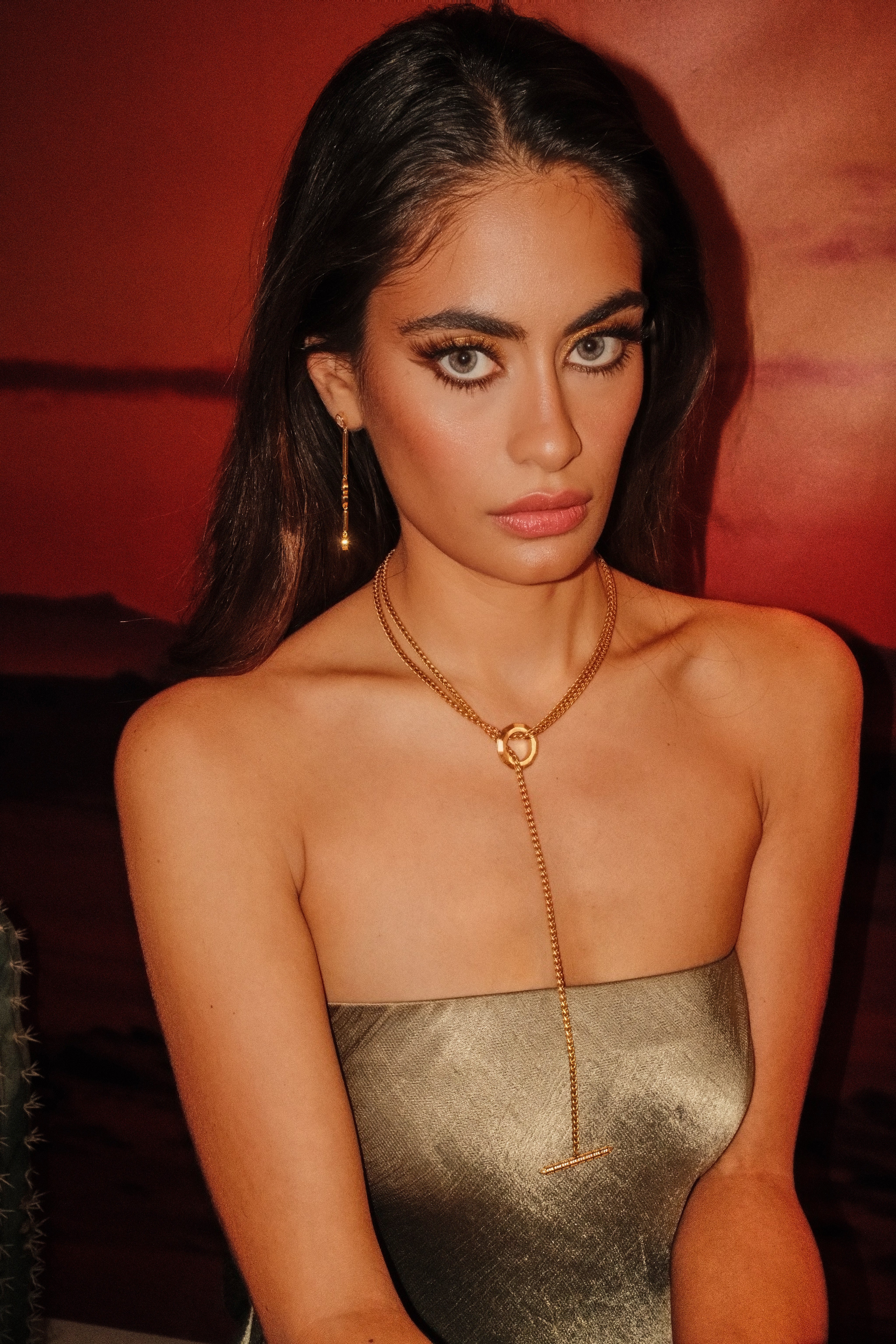 Nala T-lock Hex Chain Necklace عقد سلسلة نالا سداسي بقفل T