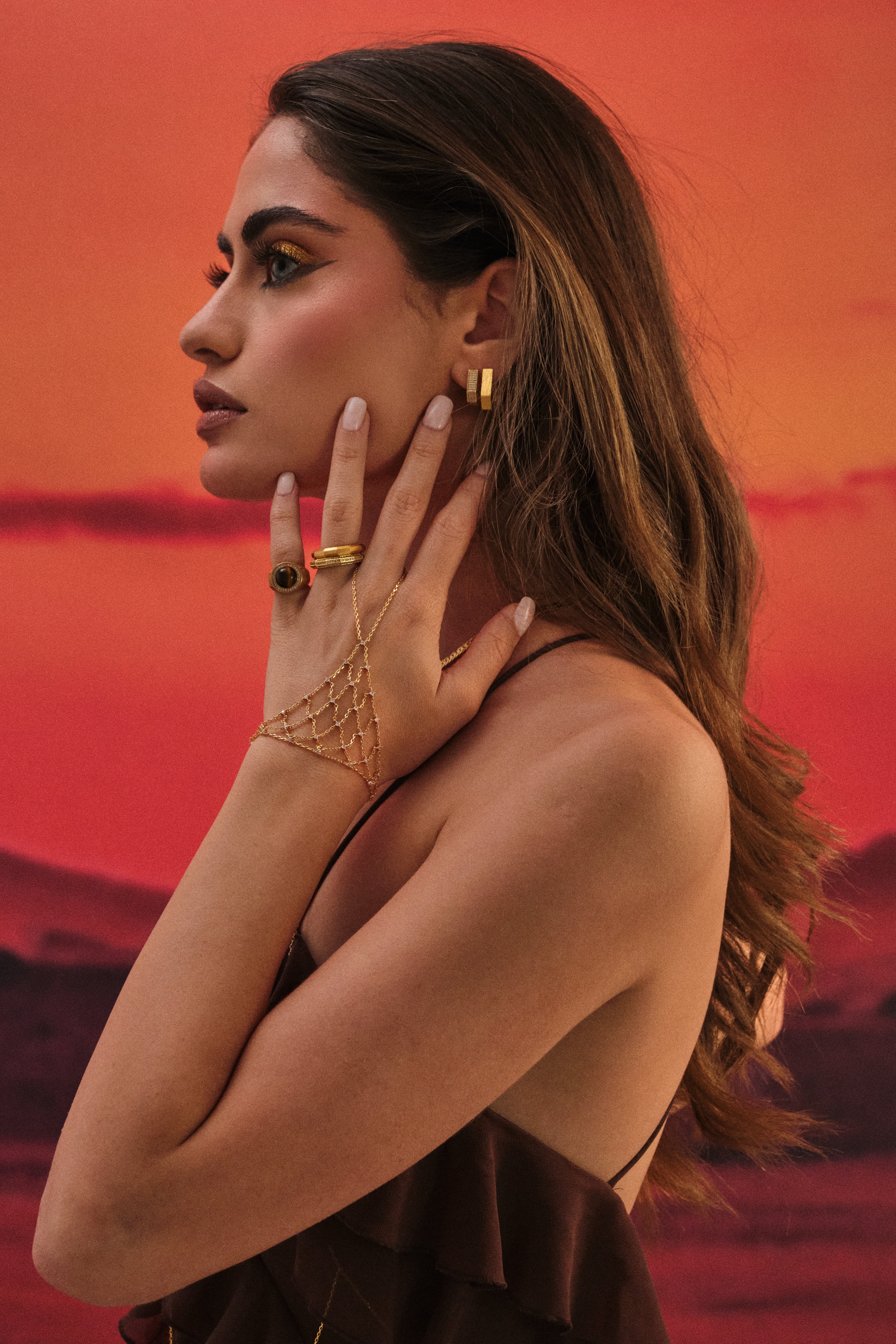 Arabian Dreams Hand Chain سلسلة يد ارابيان دريمز