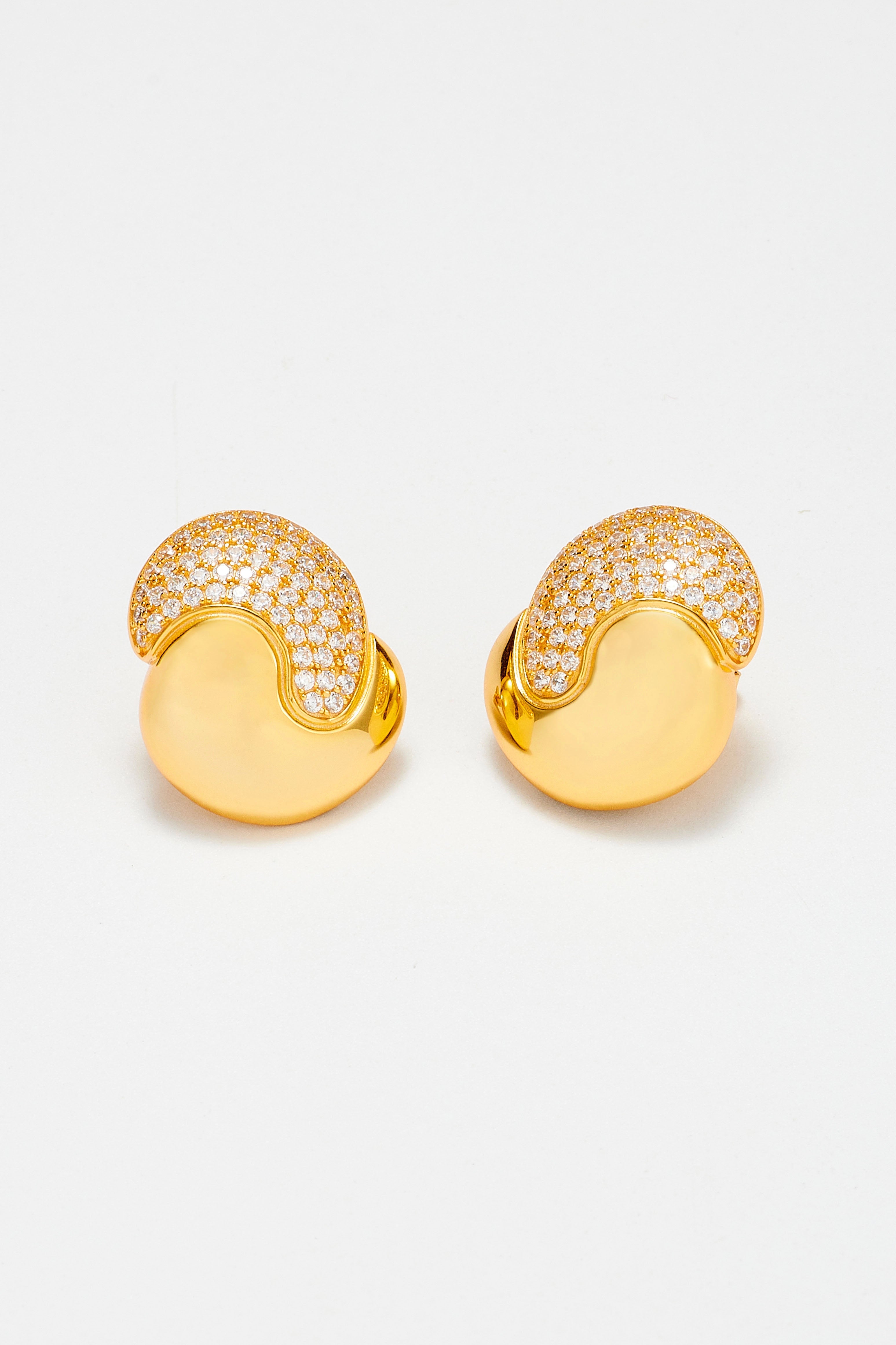  YinYang Button Ear Studs أقراط ينغ يانغ