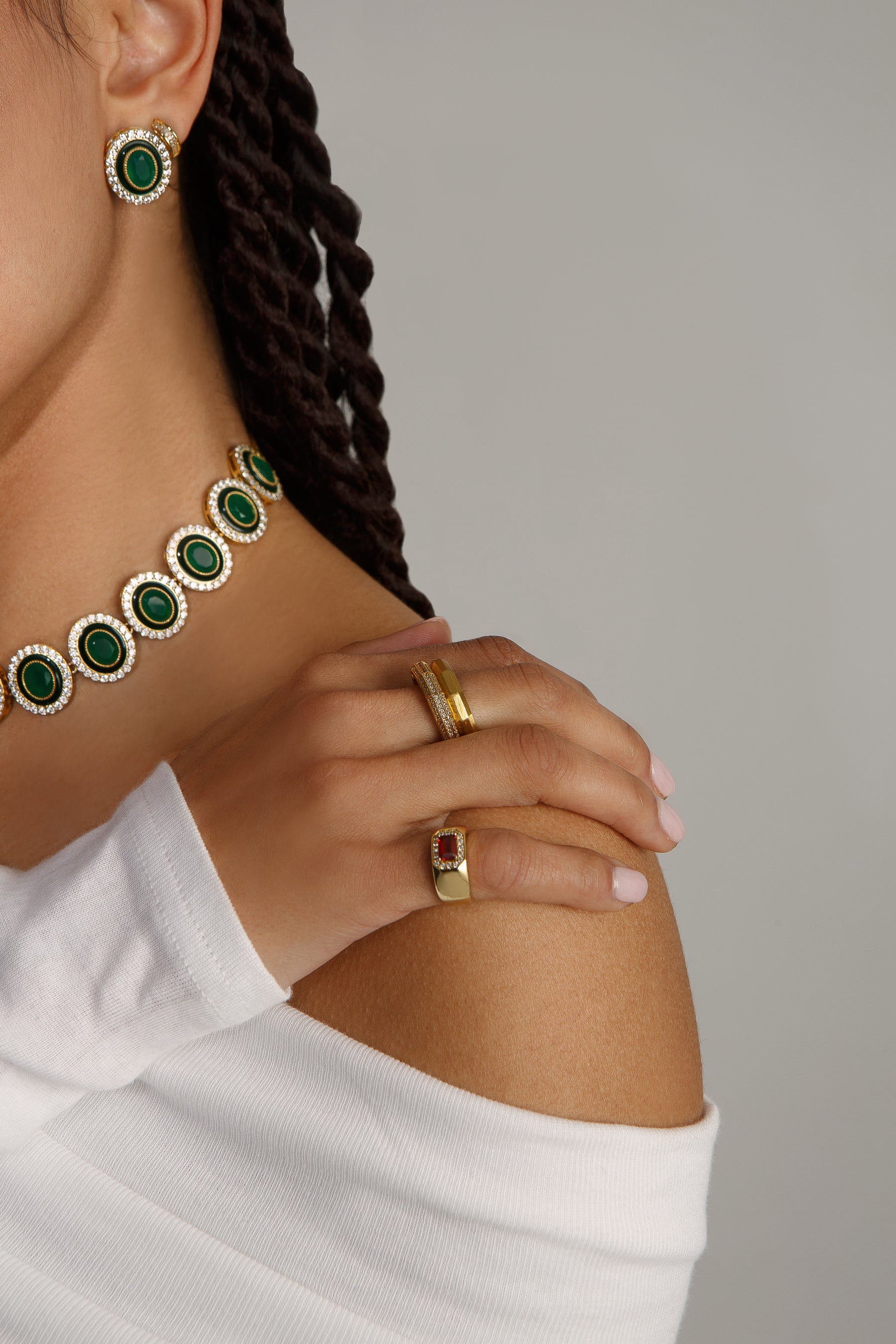  Diana Green Agate Button Ear Studs أقراط أذن ديانا باللون الأخضر