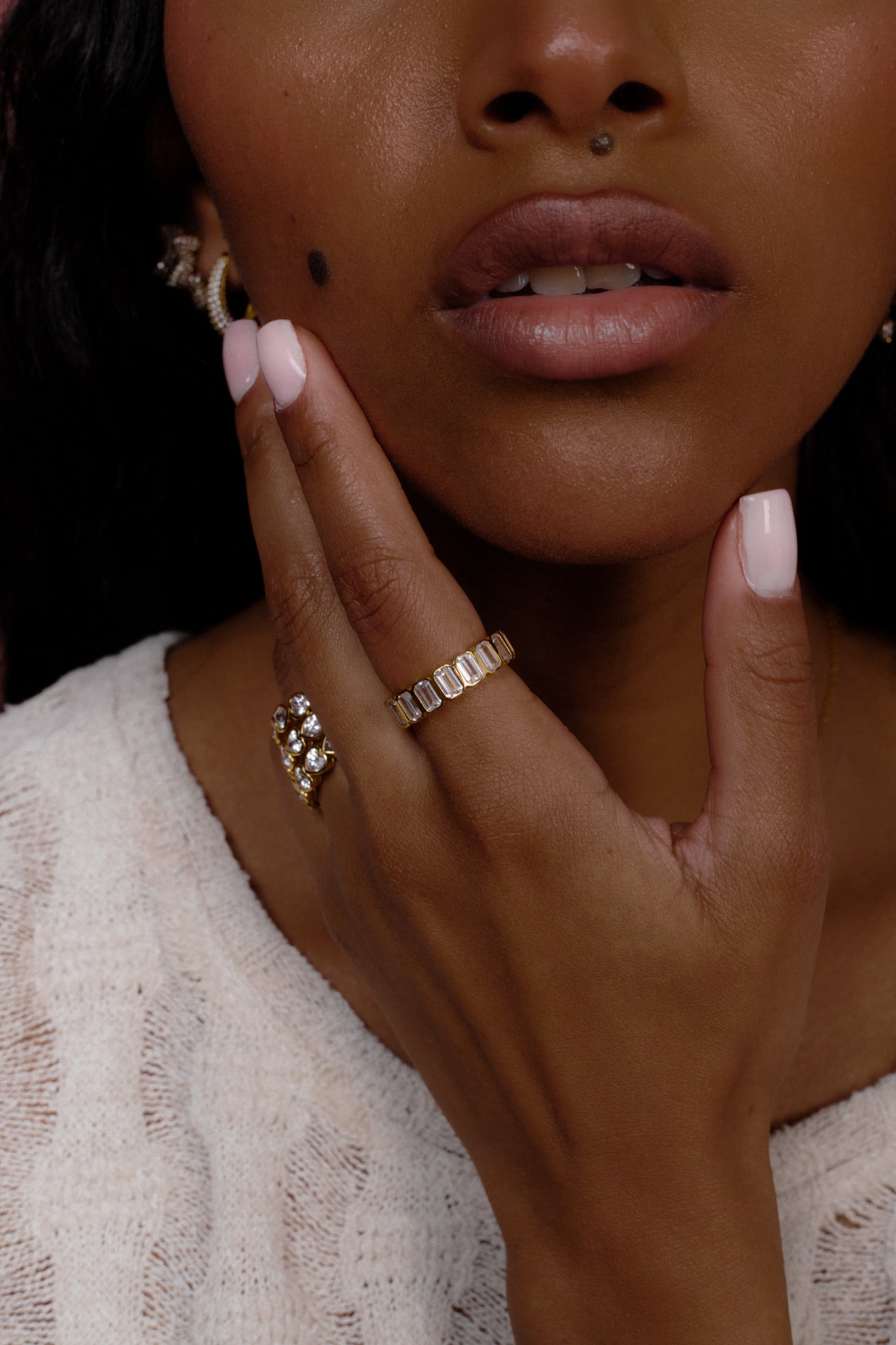  Gold Framed Baguette Ring  خاتم مؤطر بالذهب مزين بحجر باغيت.