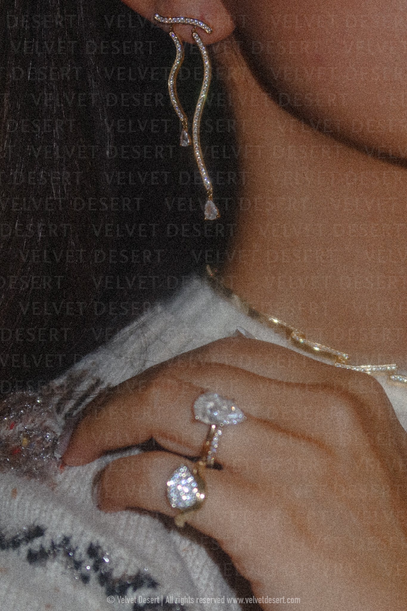 Dune Teardrop Frost Pinky Ring